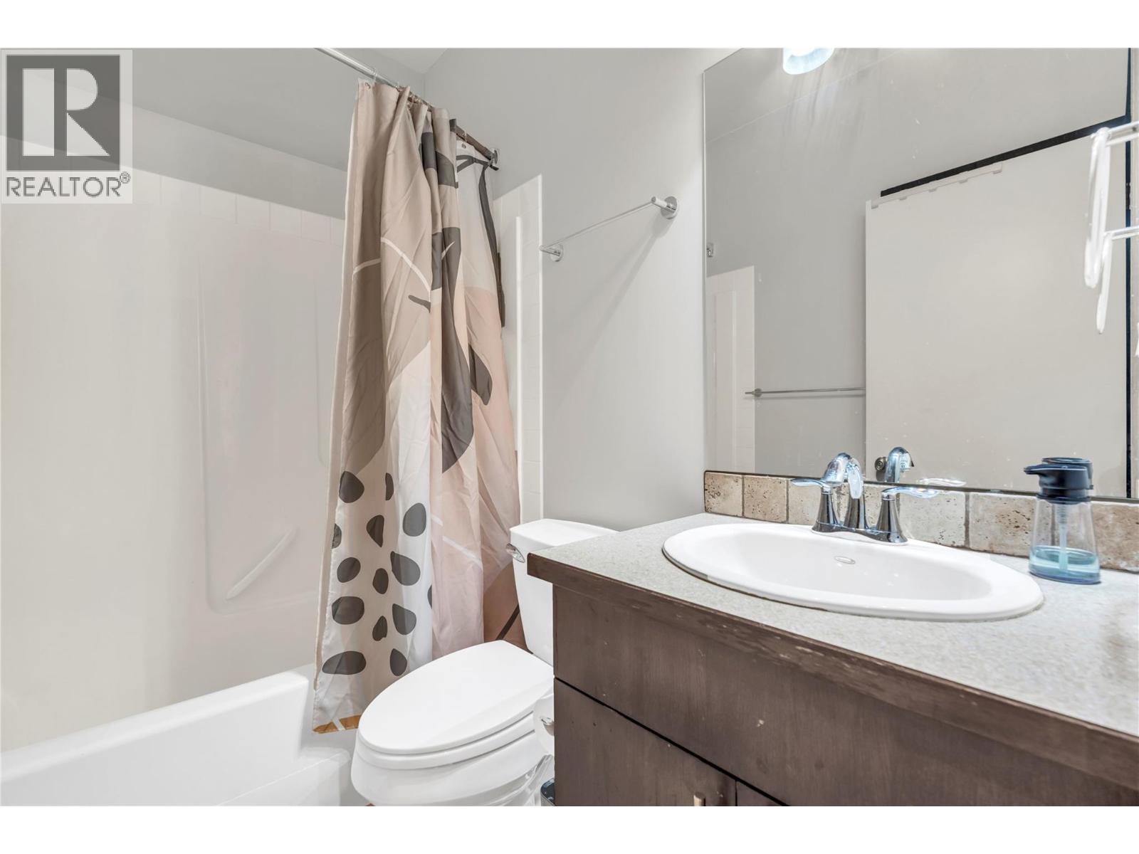 #102 653 Papineau Street - 12