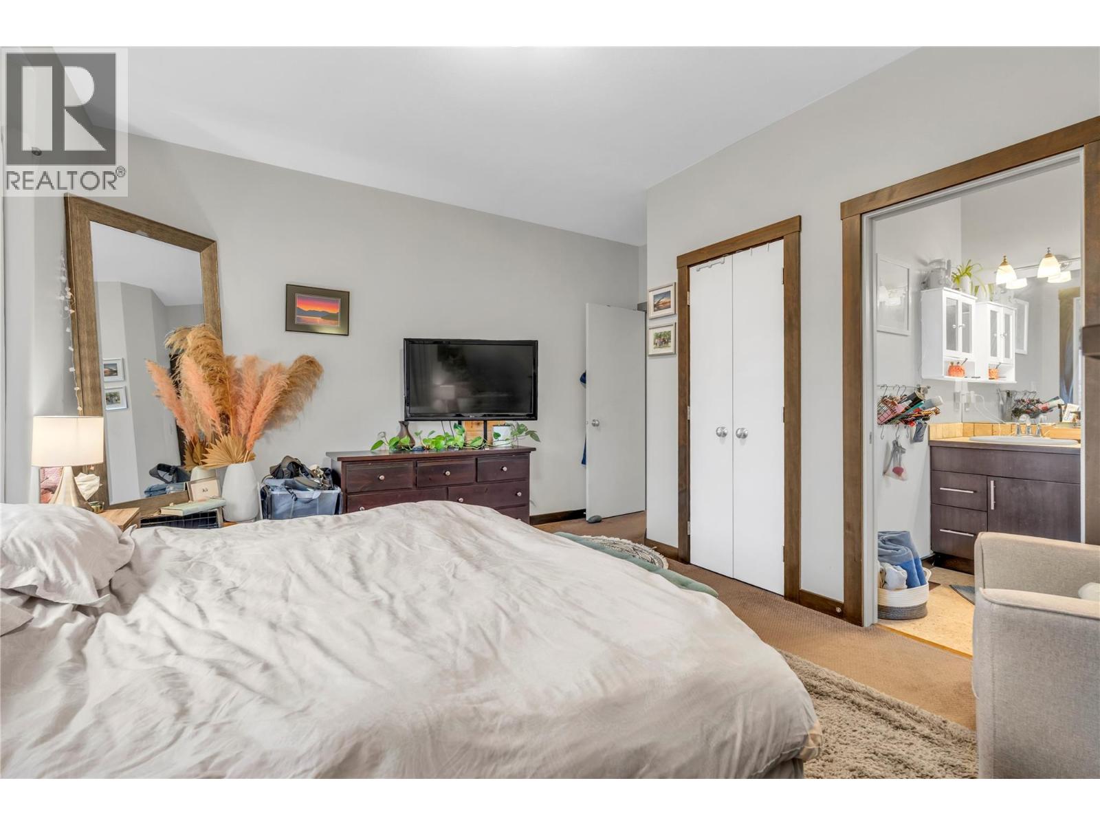 #102 653 Papineau Street - 18