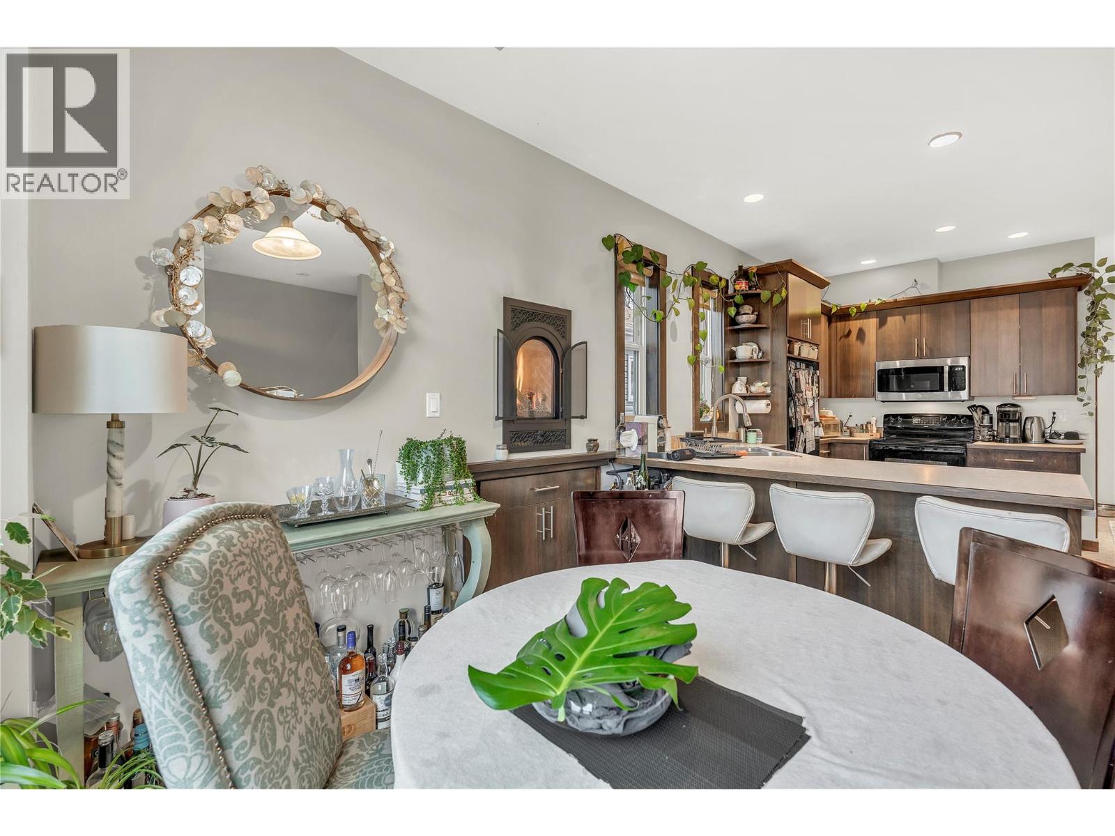 #102 653 Papineau Street - 4