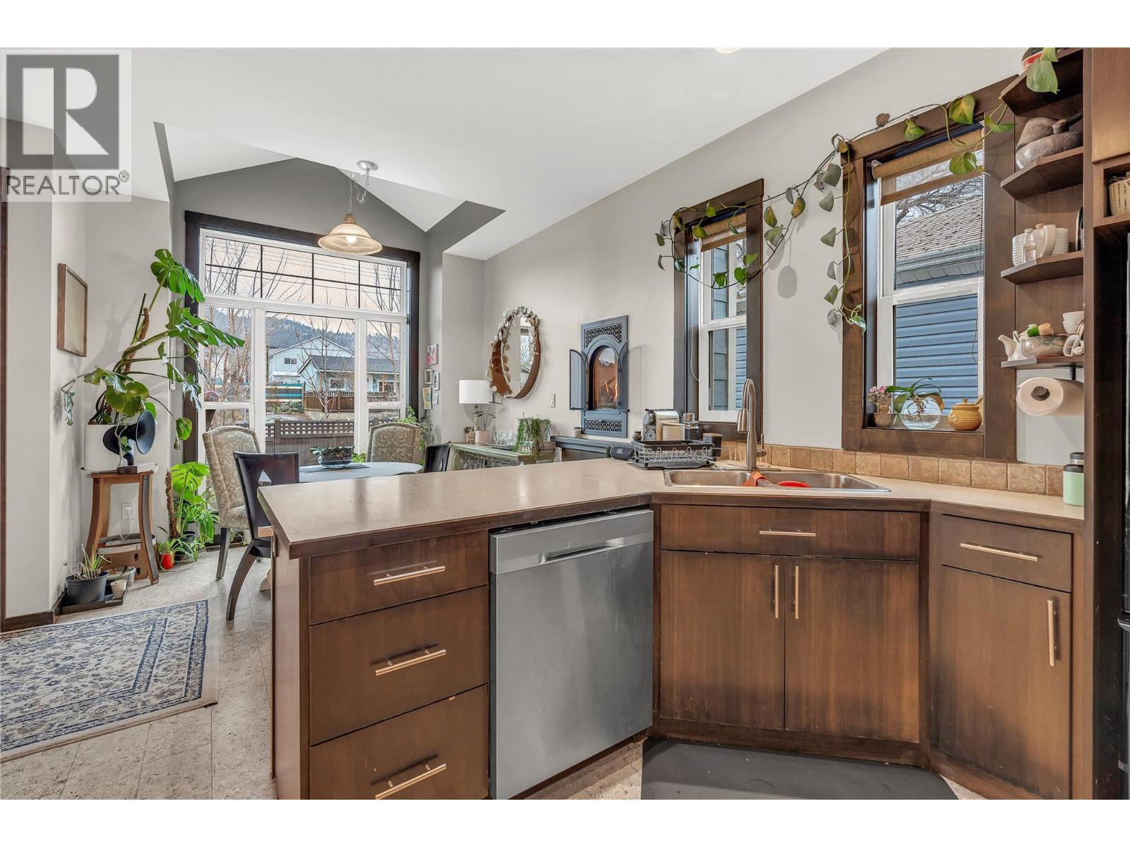 #102 653 Papineau Street - 6