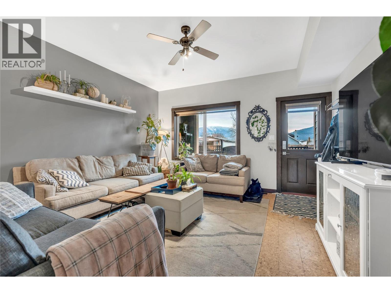 #102 653 Papineau Street - 9
