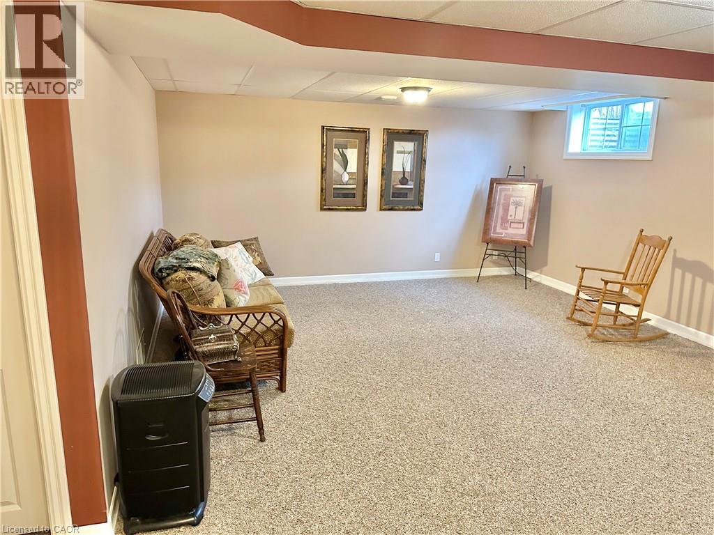 #4 409 QUEEN Street S - 21