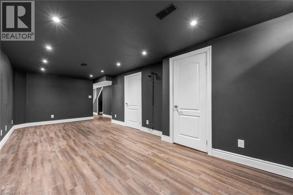 710 SPRING GARDENS Road Unit# 20, Burlington, Ontario, L7T4K7 — Photo 18