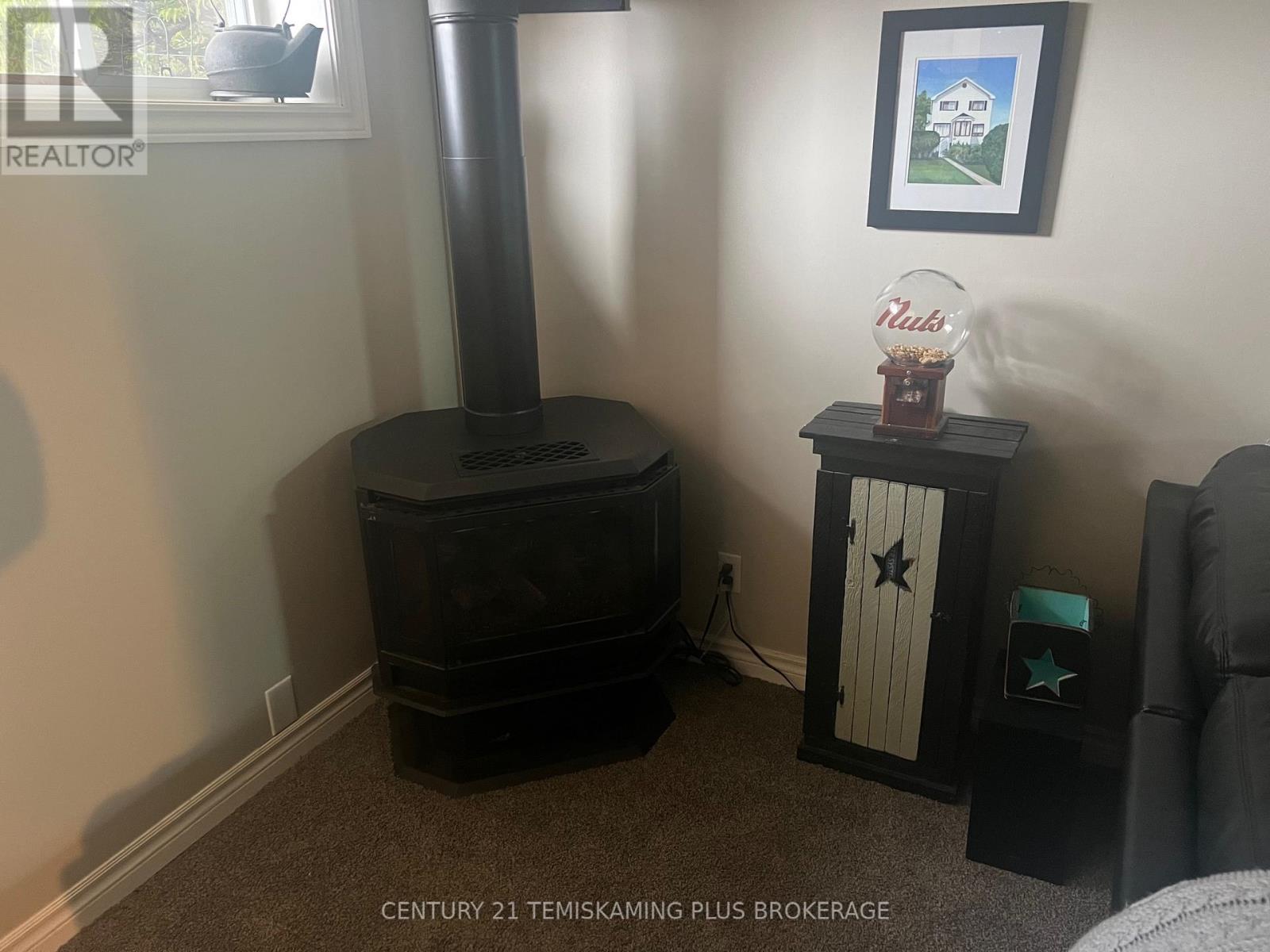 864153 UNO PARK ROAD - 11