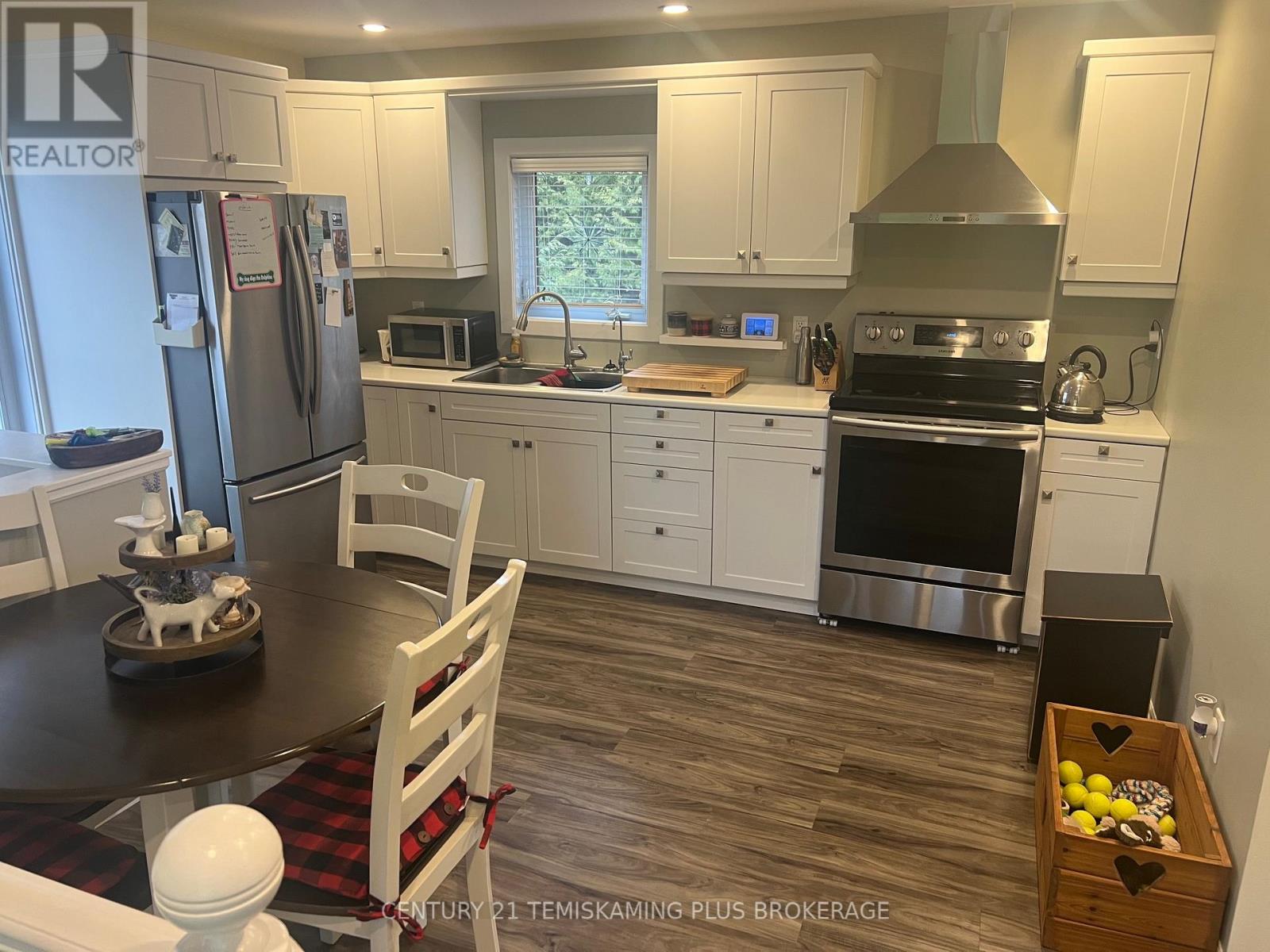 864153 UNO PARK ROAD - 2