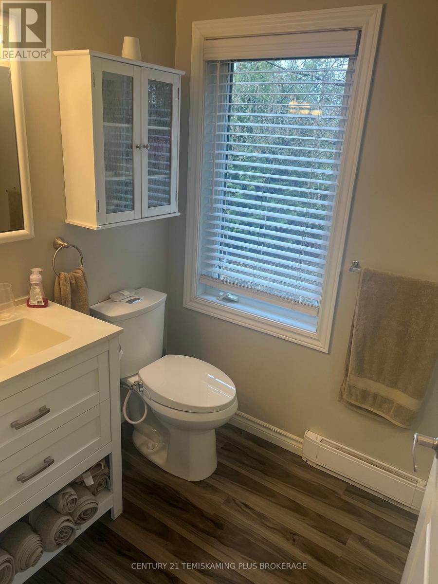 864153 UNO PARK ROAD - 5