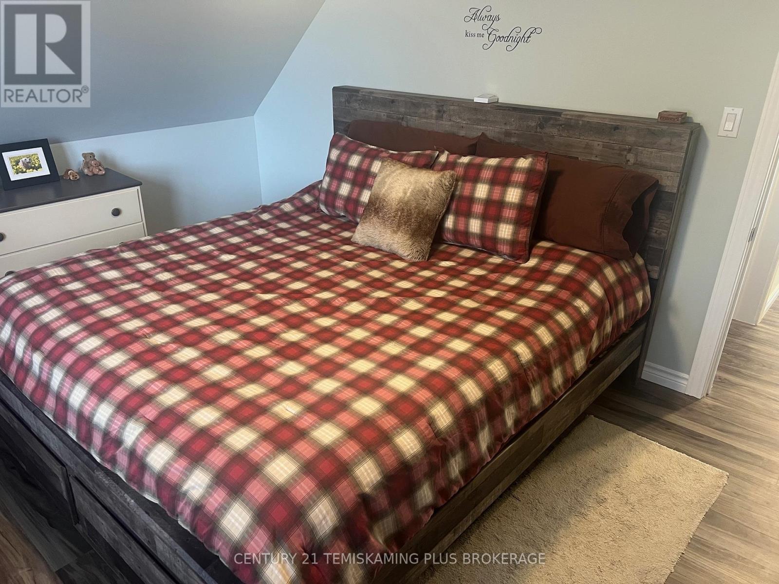 864153 UNO PARK ROAD - 7
