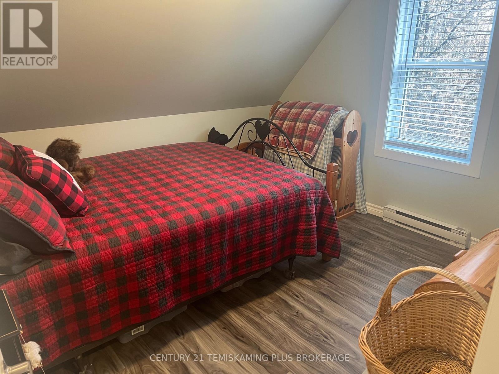 864153 UNO PARK ROAD - 8
