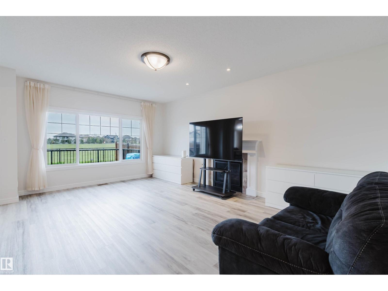 17718 5A AV SW - 11