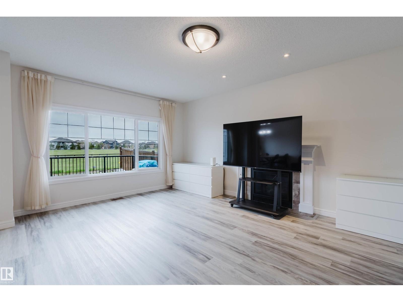 17718 5A AV SW - 12