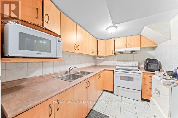 3 FIDDLENECK CRESCENT - 39