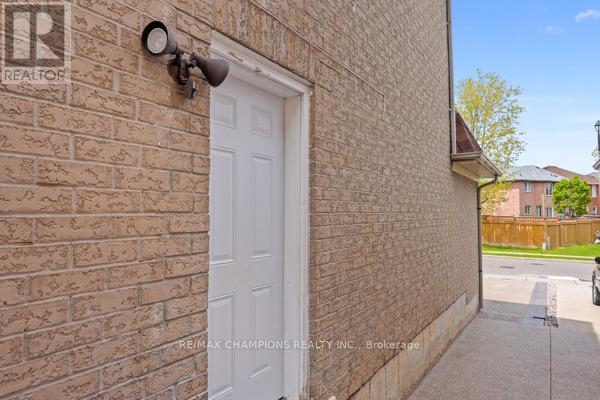 3 FIDDLENECK CRESCENT - 43