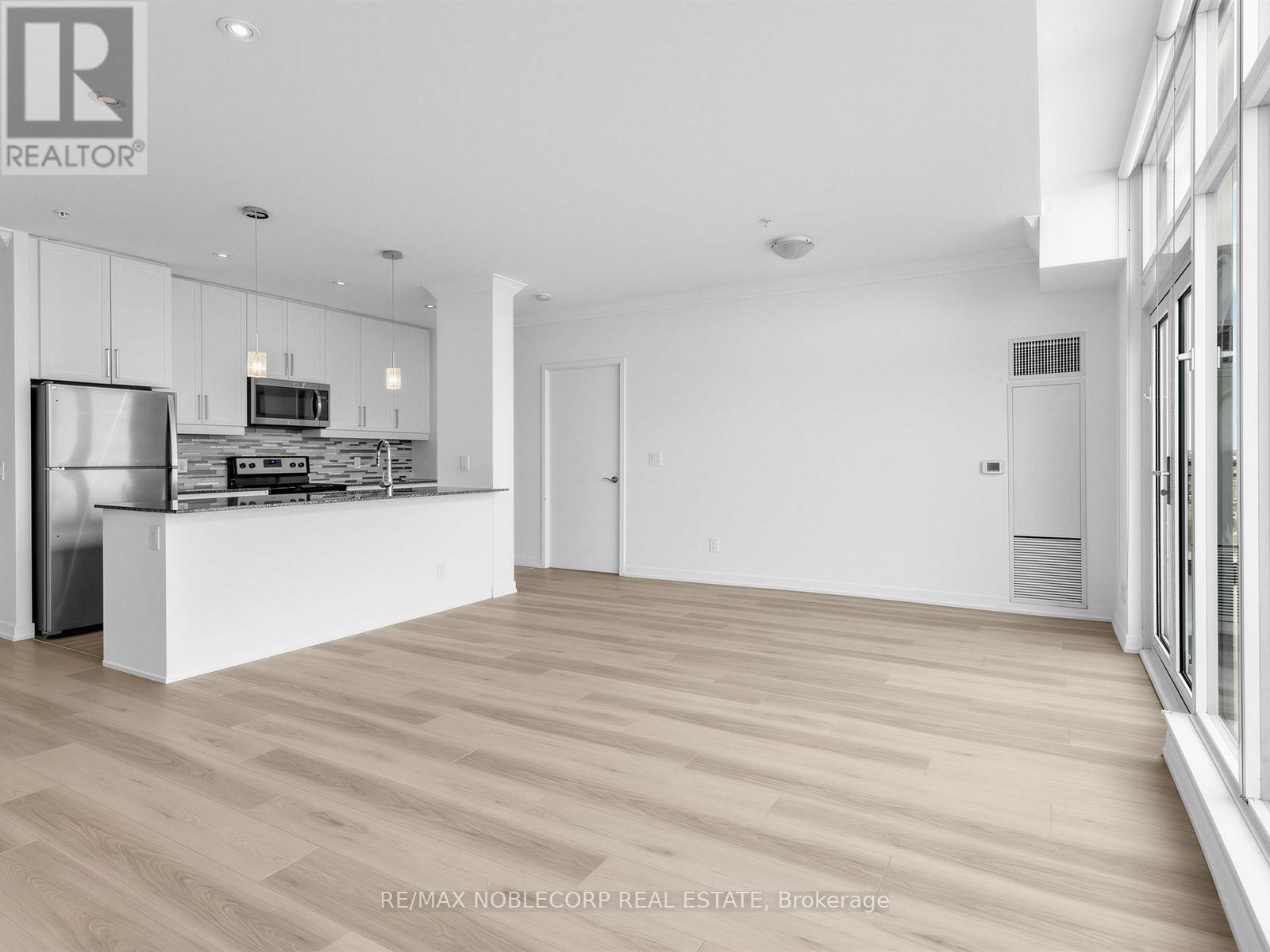 #1705 840 QUEENS PLATE DRIVE - 12