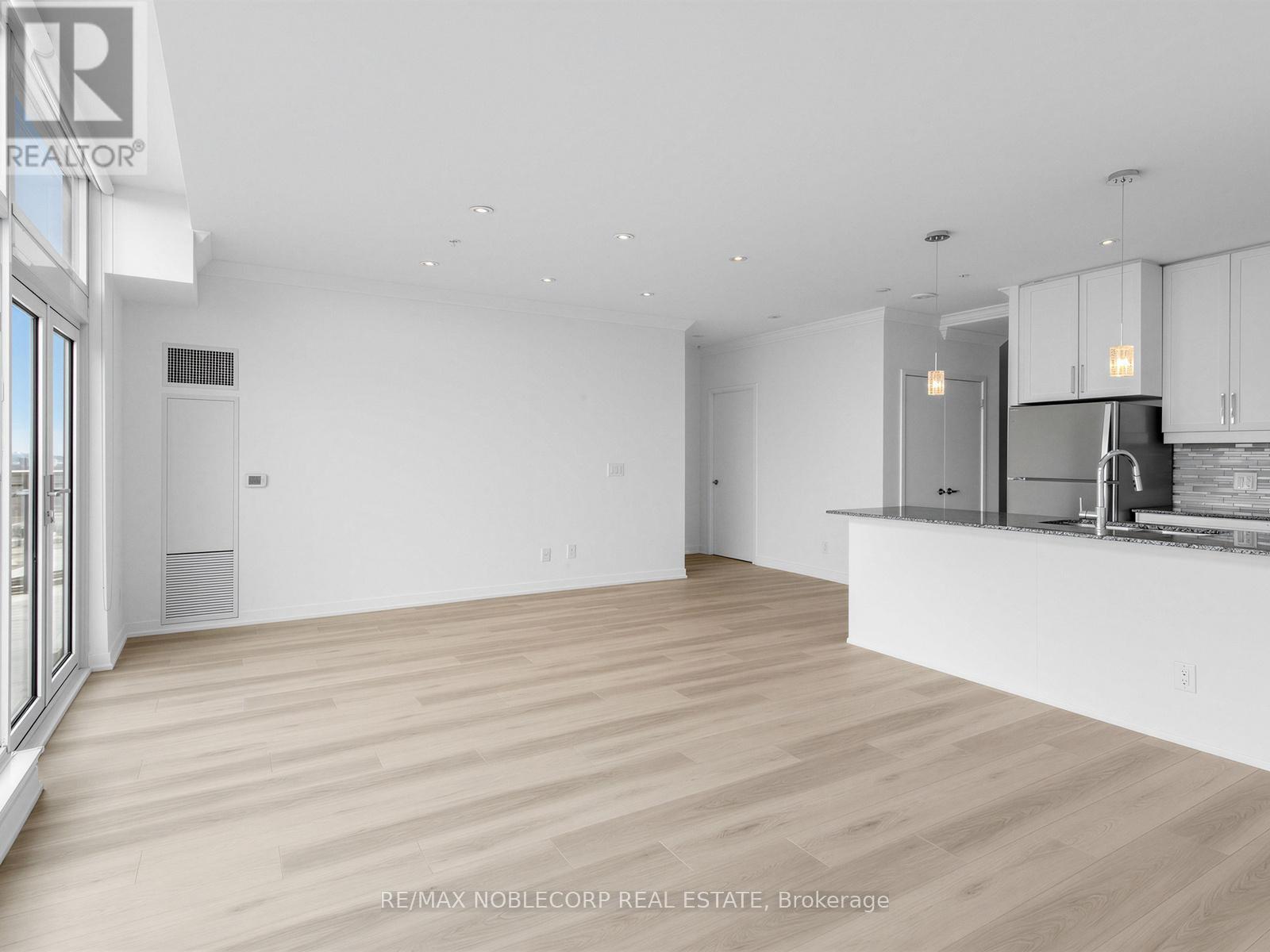 #1705 840 QUEENS PLATE DRIVE - 14