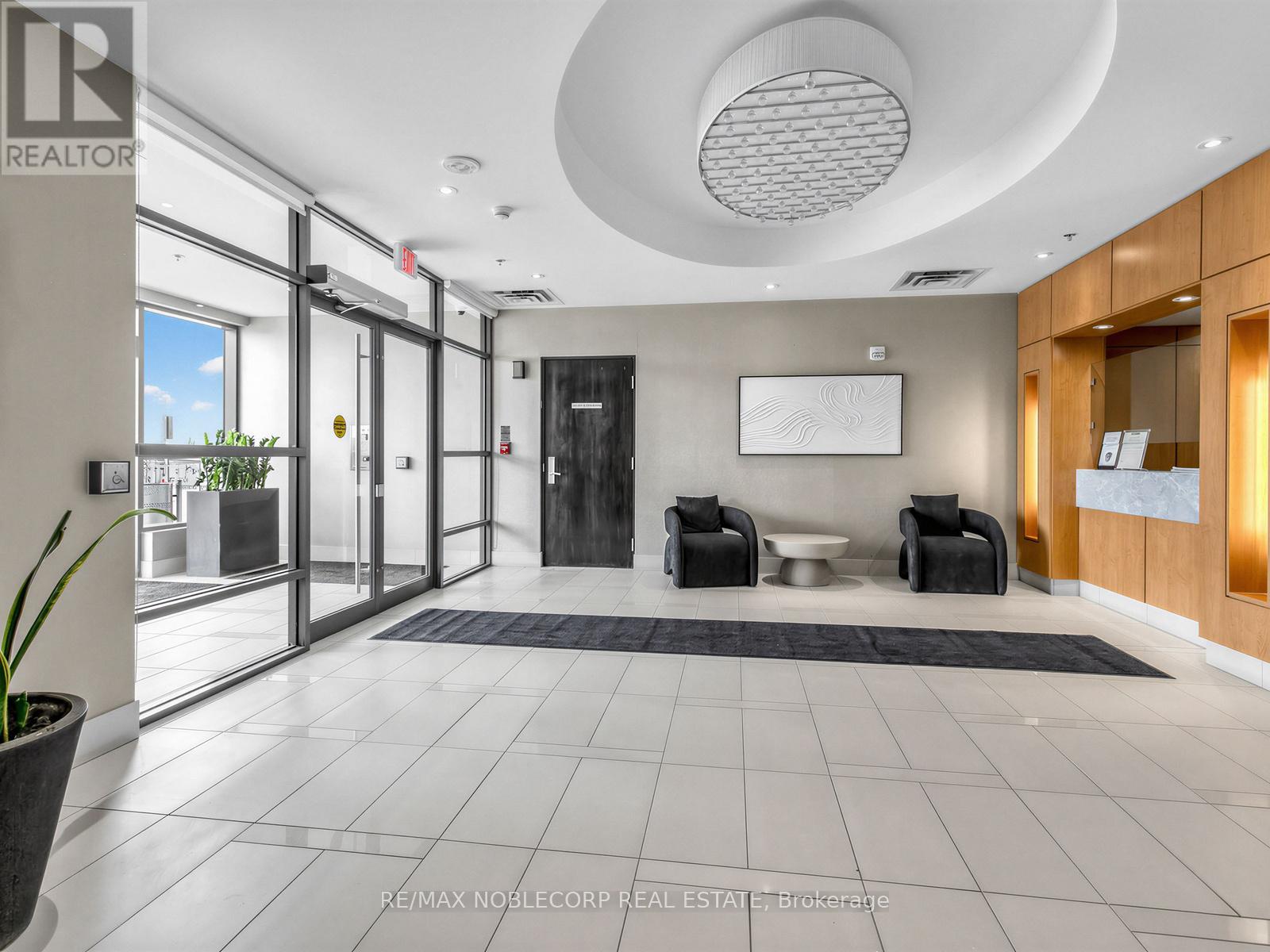 #1705 840 QUEENS PLATE DRIVE - 3