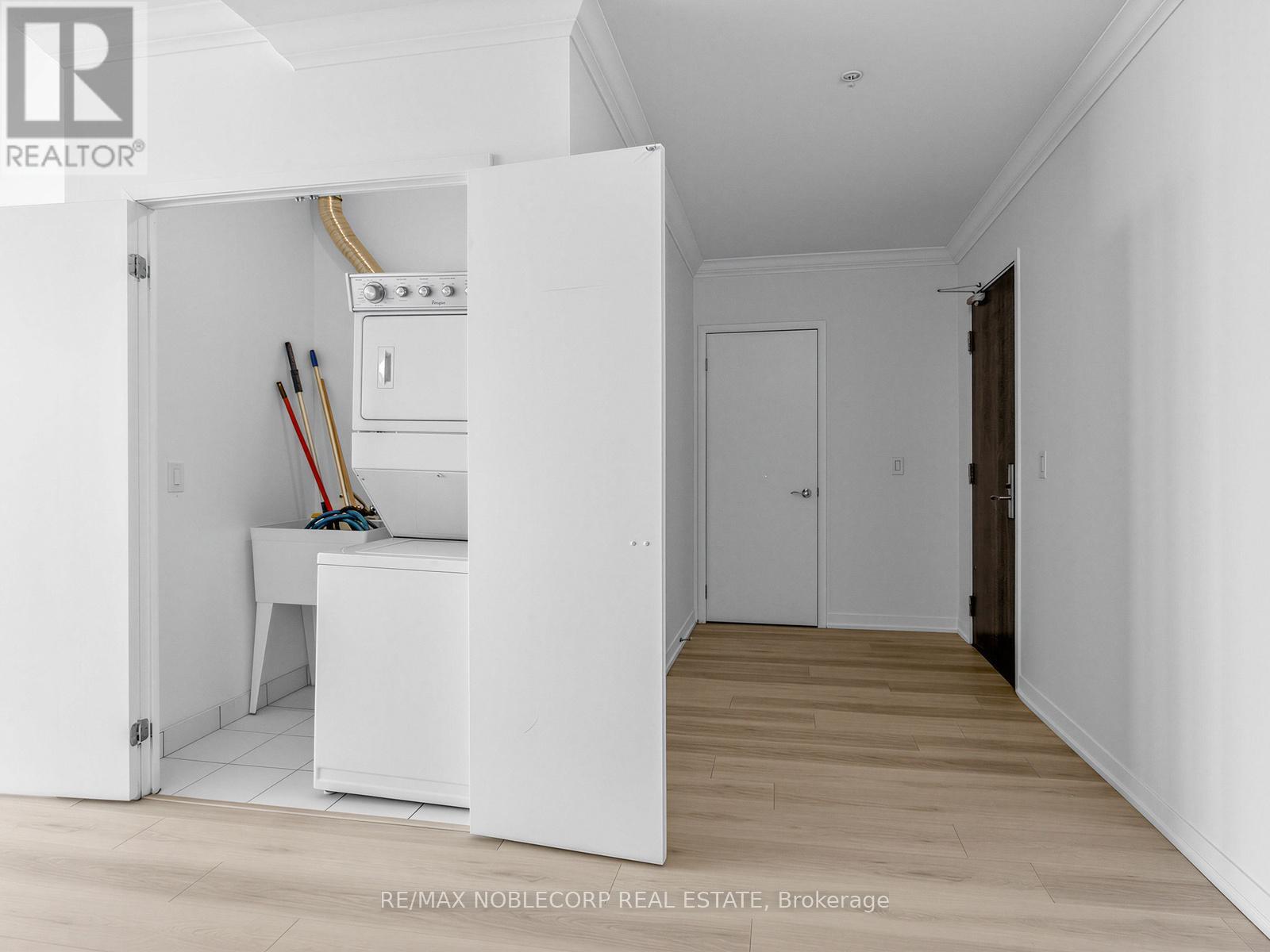 #1705 840 QUEENS PLATE DRIVE - 9