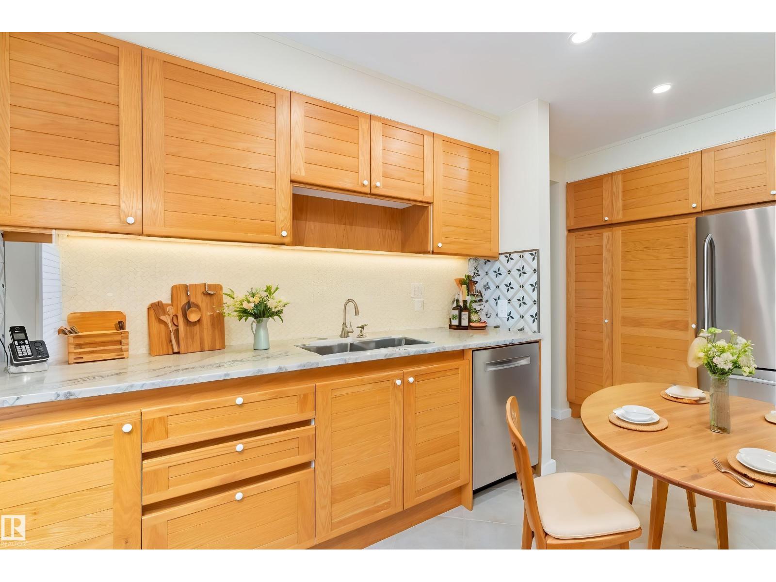 #7 14824 45 AV NW - 10