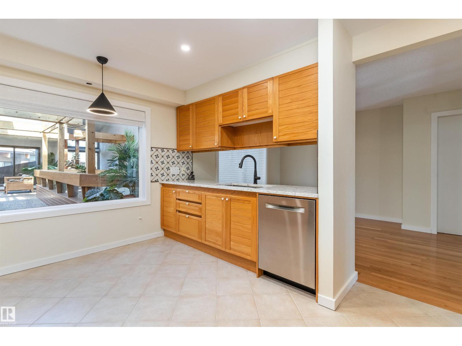 #7 14824 45 AV NW - 13