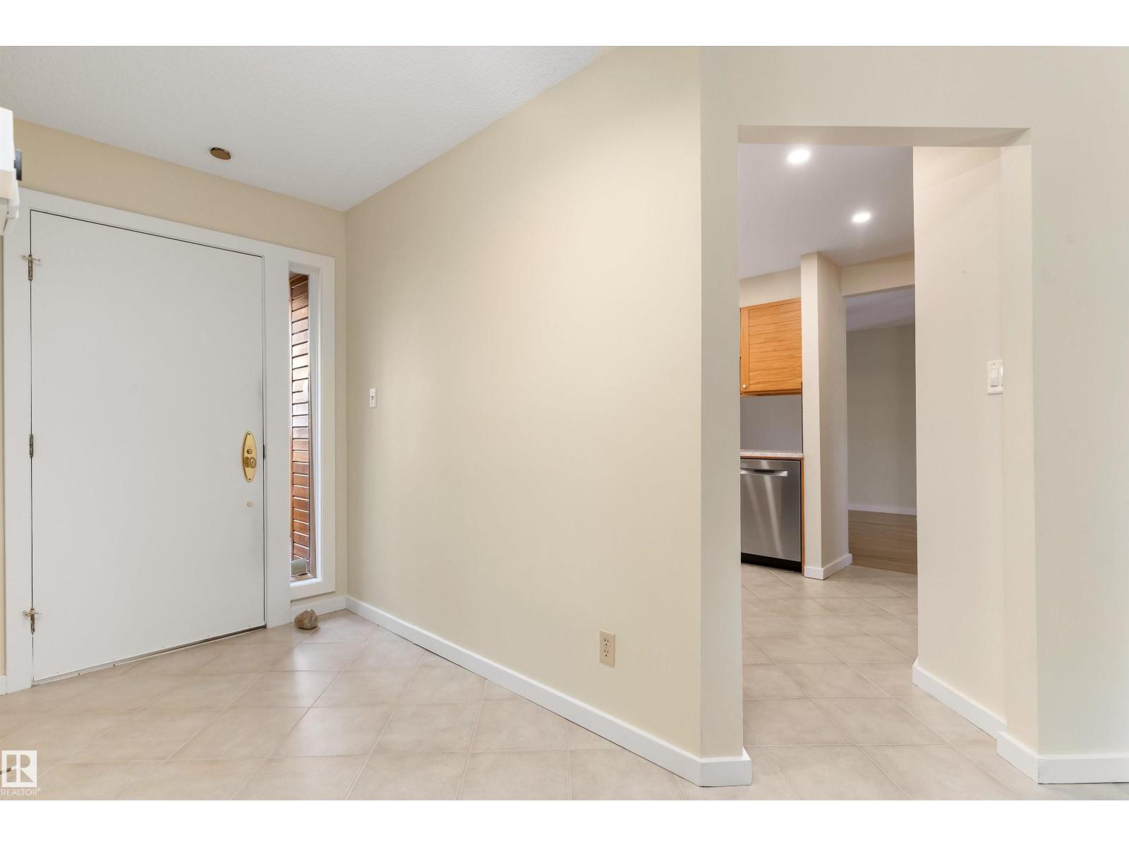 #7 14824 45 AV NW - 34