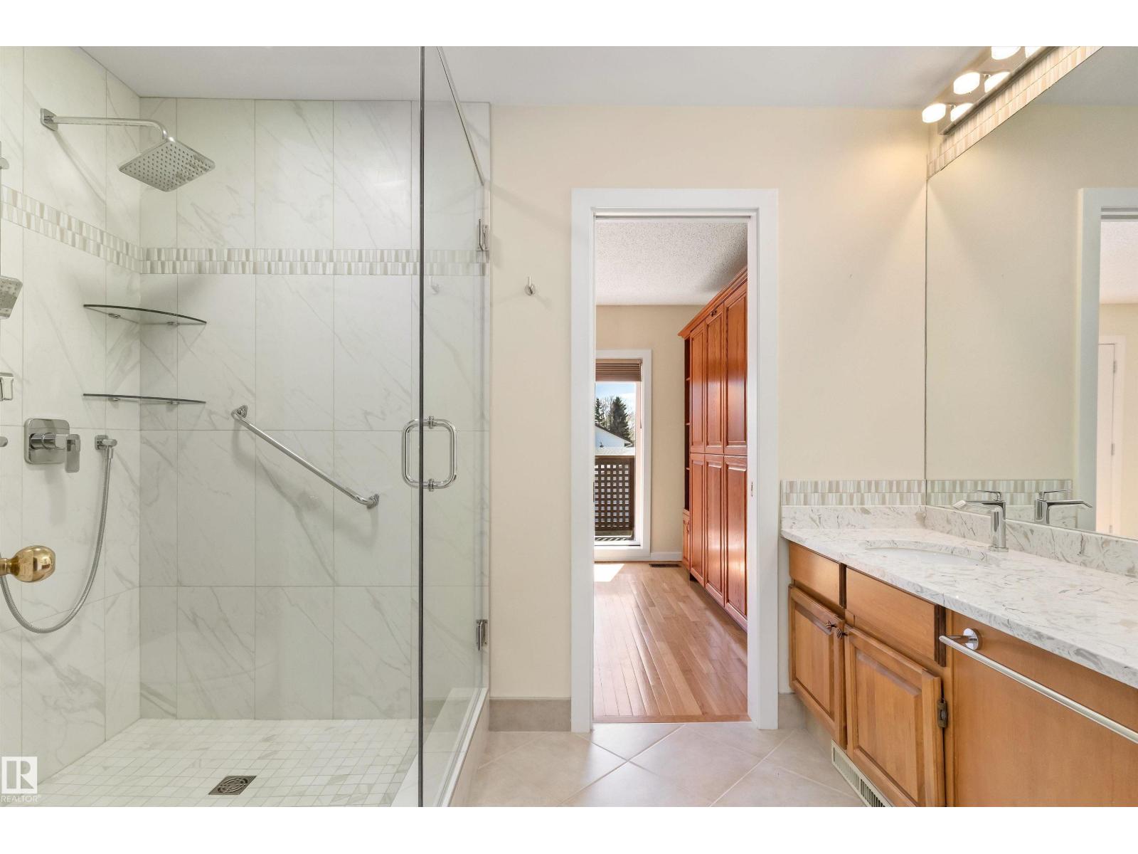 #7 14824 45 AV NW - 33
