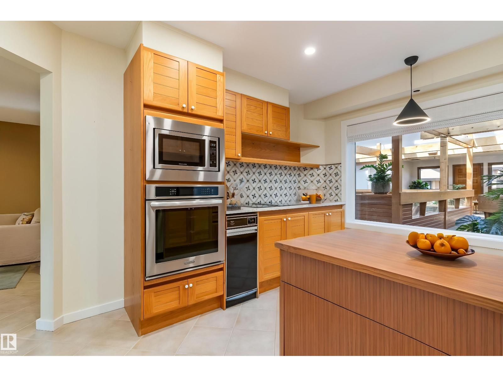 #7 14824 45 AV NW - 7