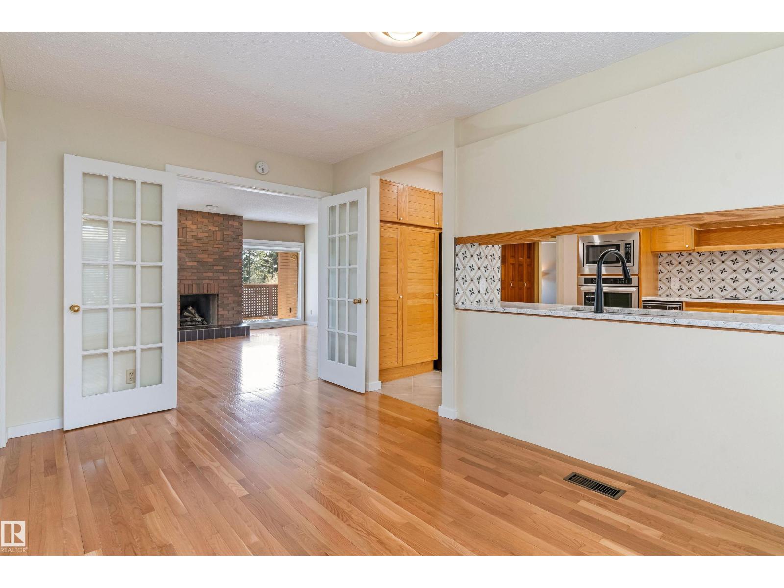 #7 14824 45 AV NW - 15