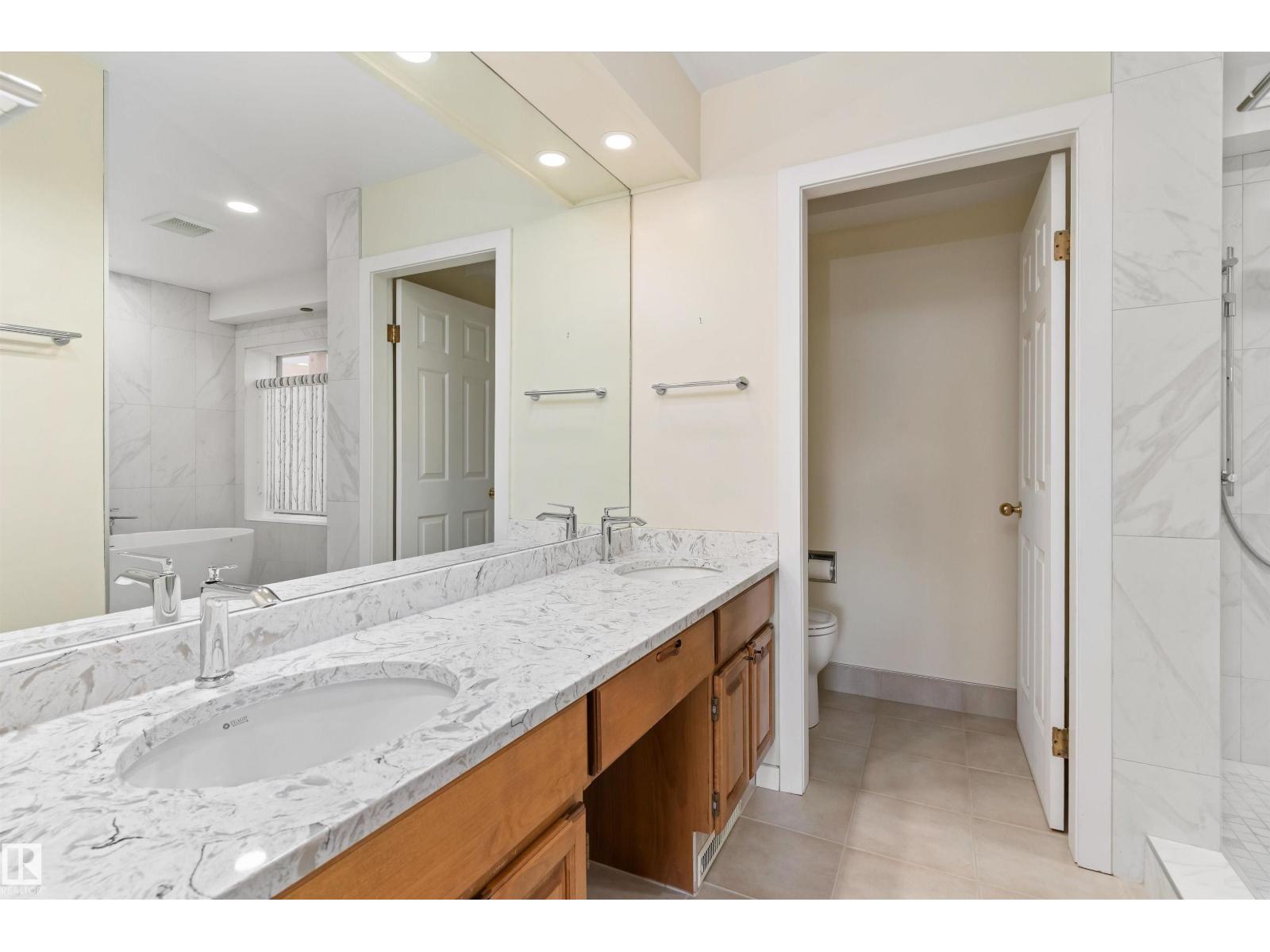 #7 14824 45 AV NW - 37