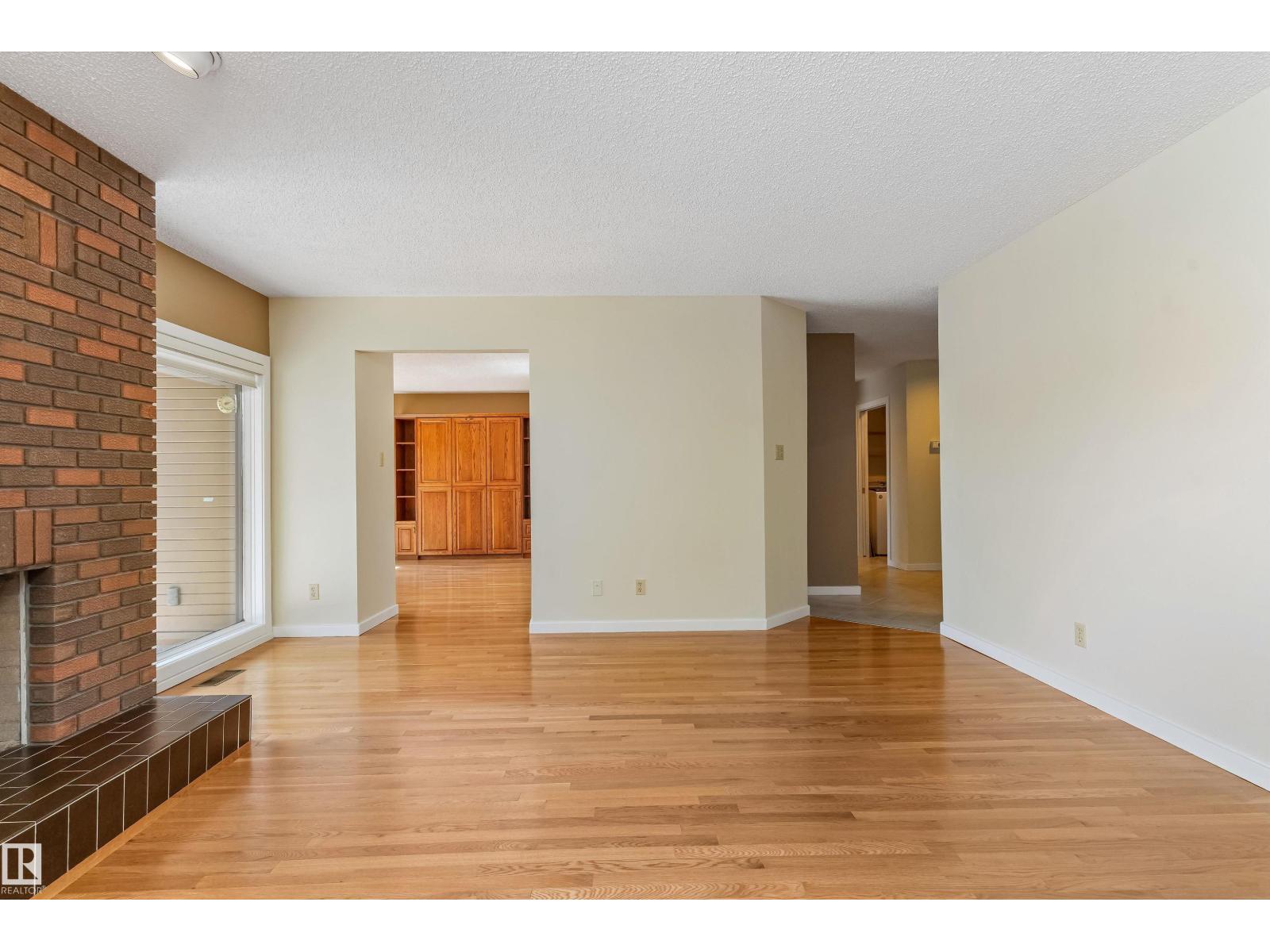 #7 14824 45 AV NW - 26