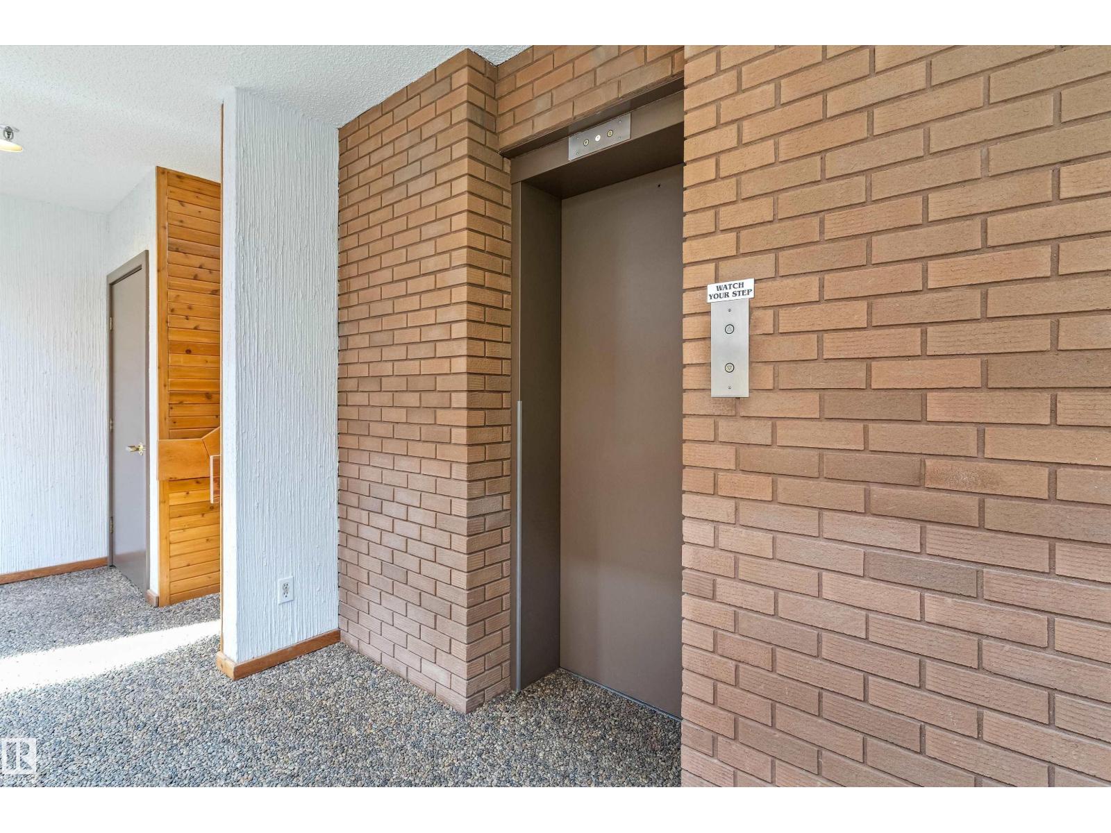 #7 14824 45 AV NW - 52