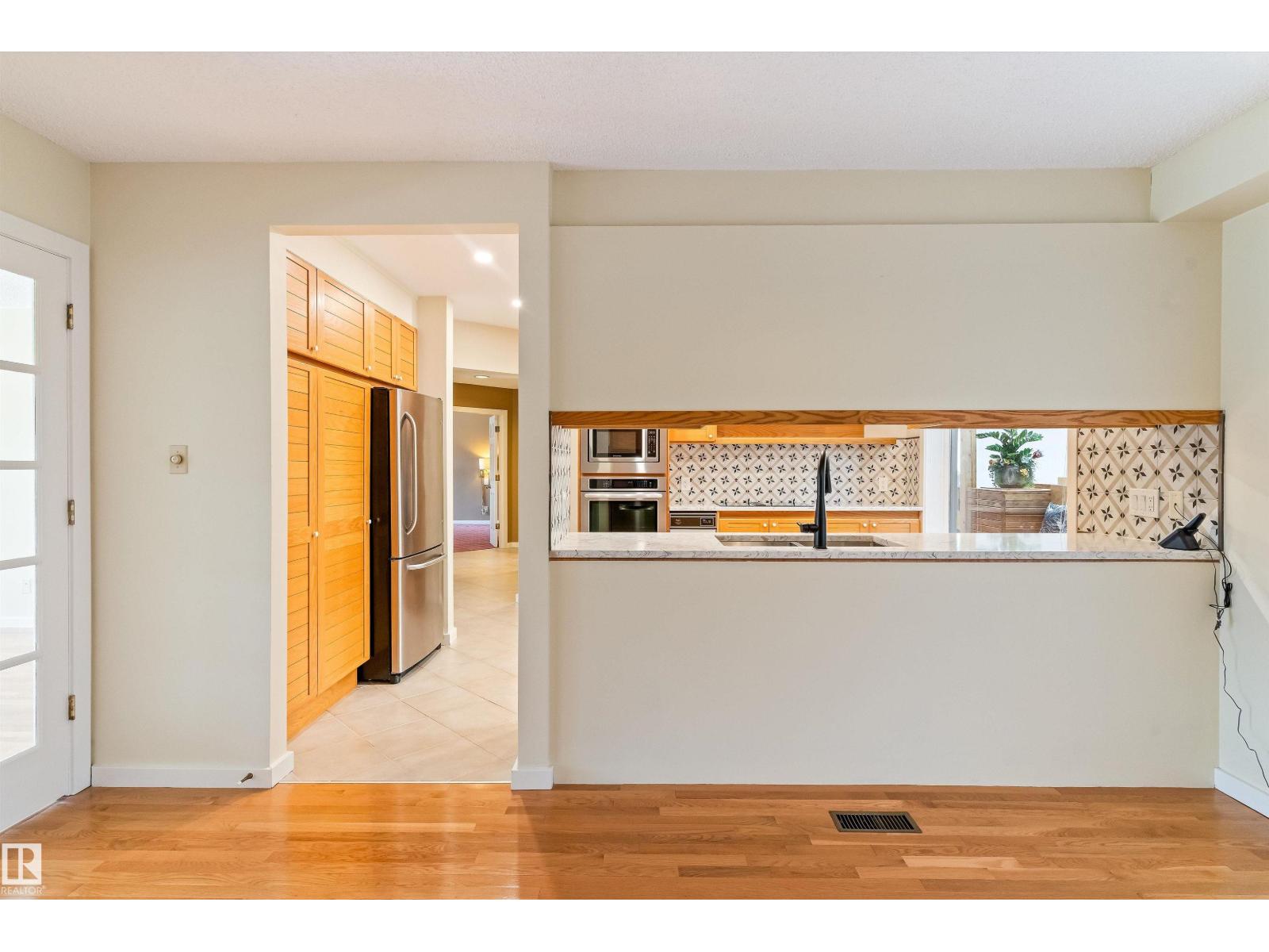 #7 14824 45 AV NW - 18