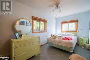 7 & 9 EAST POINT DRIVE - 45