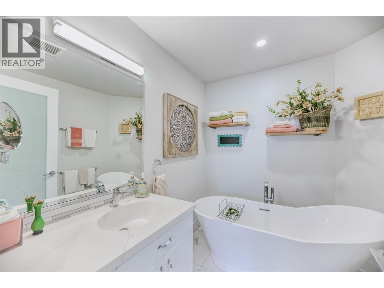 6805 COTTONWOOD Drive Unit# 201, Osoyoos