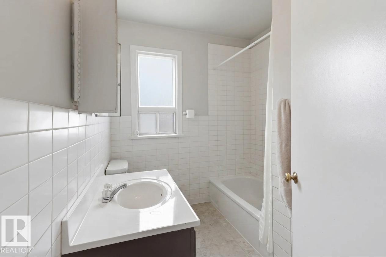 9206 / 9208 90 ST NW - 12