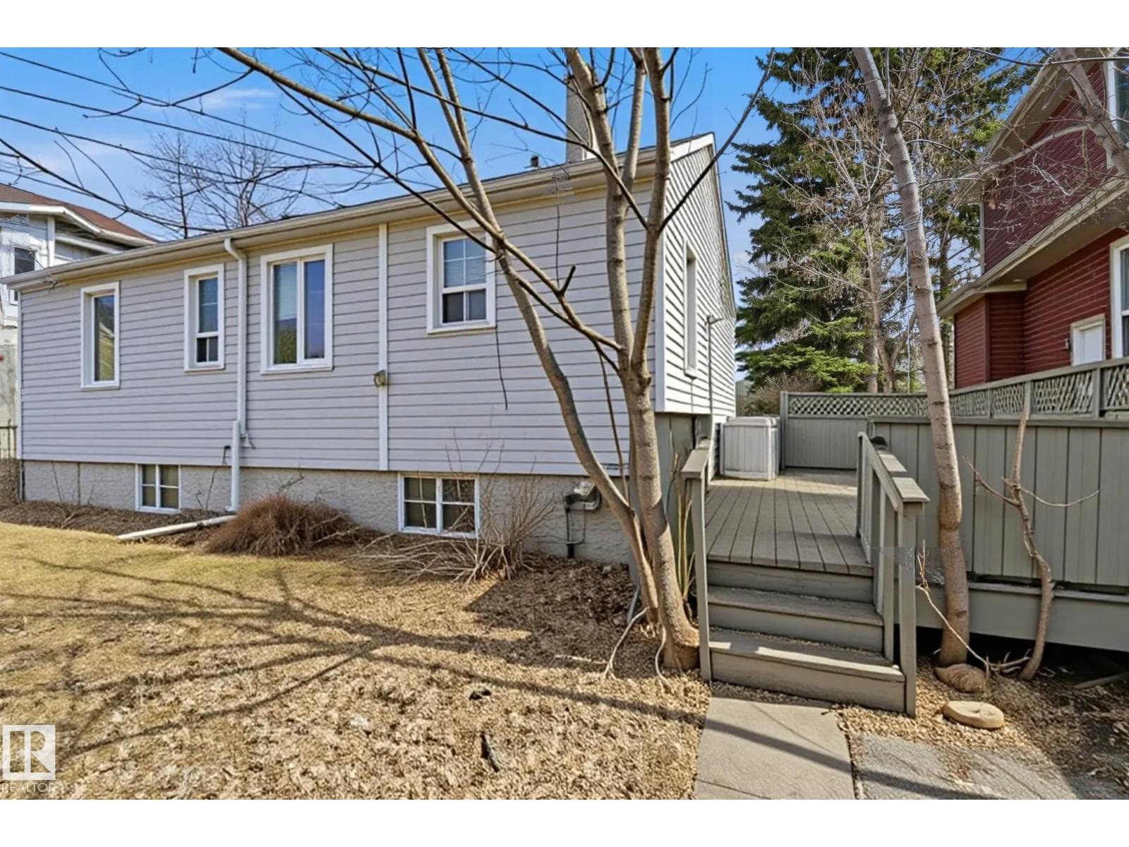 9206 / 9208 90 ST NW - 16