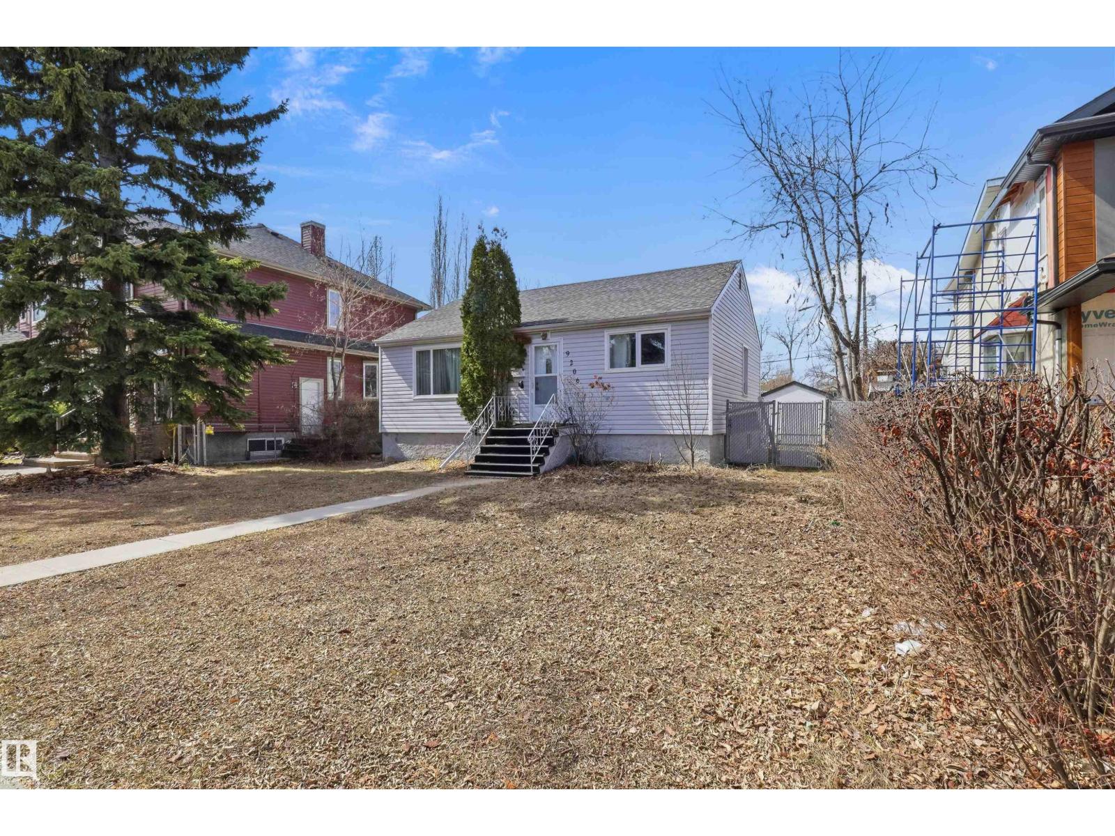 9206 / 9208 90 ST NW - Image 2