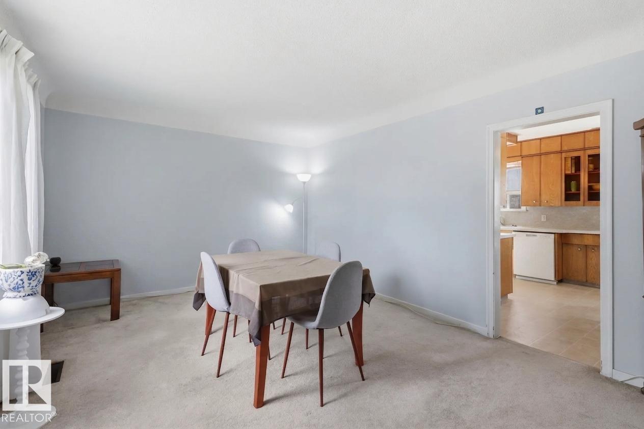 9206 / 9208 90 ST NW - 4