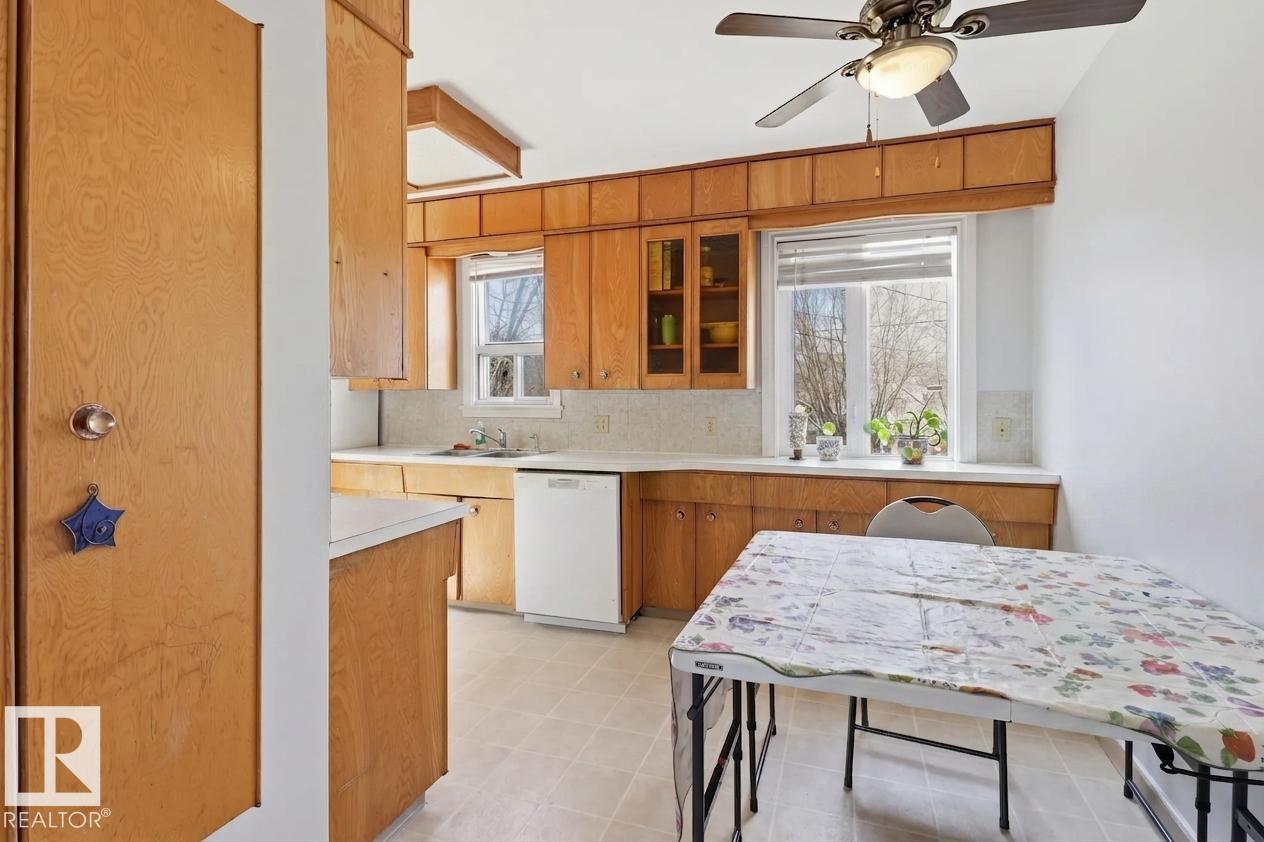 9206 / 9208 90 ST NW - 5