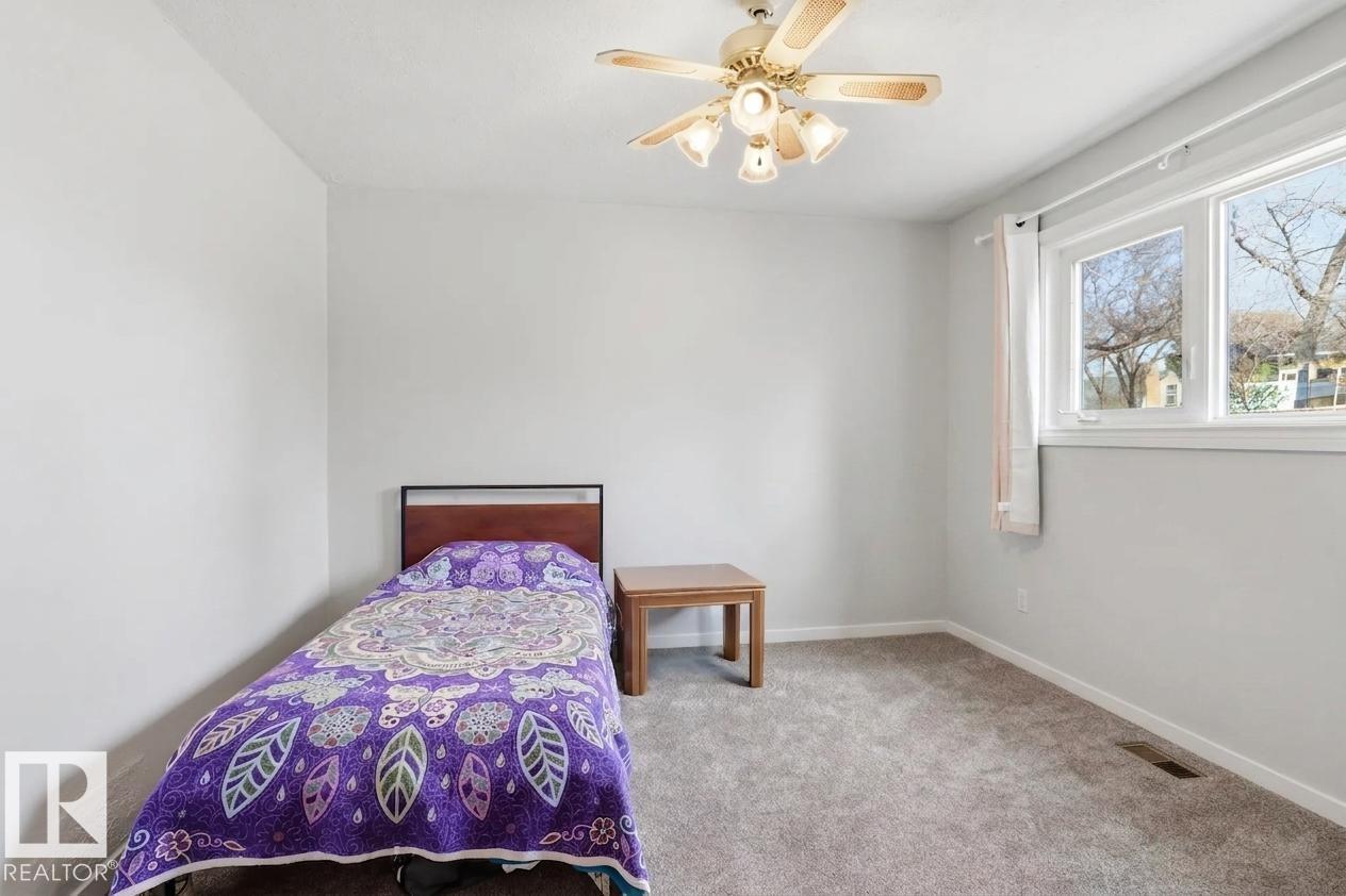 9206 / 9208 90 ST NW - 9