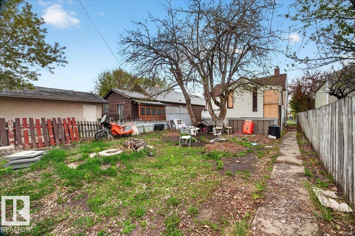 11706 80 ST NW - 5