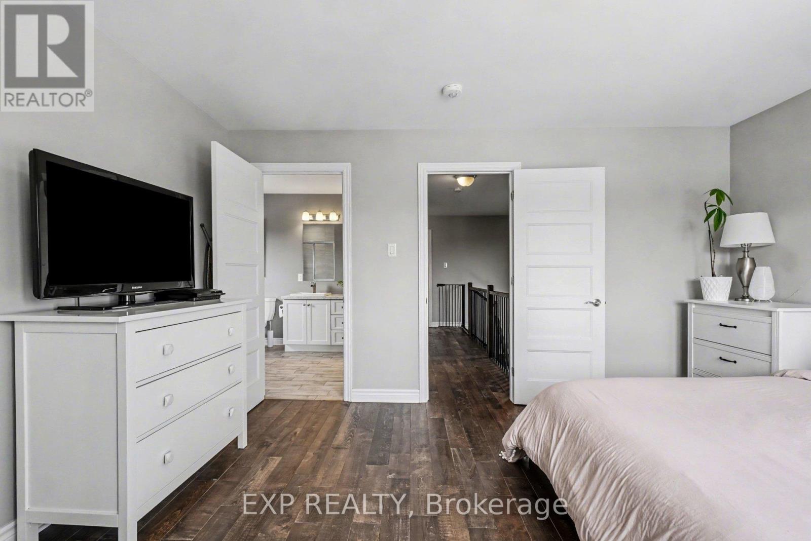 111 DESJARDINS STREET - 21