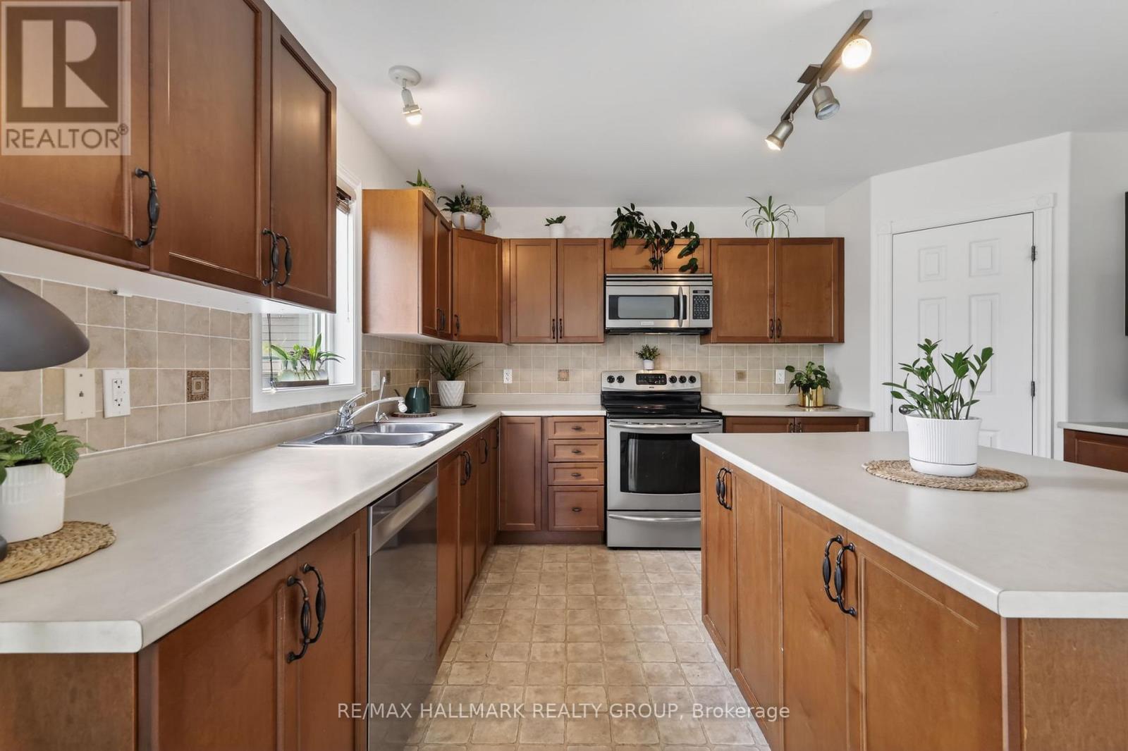 15 MANOIR STREET - 10