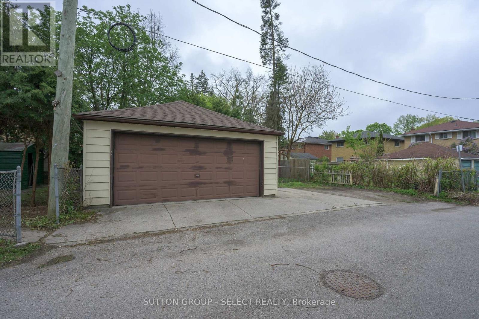 84 WILSON AVENUE - 4