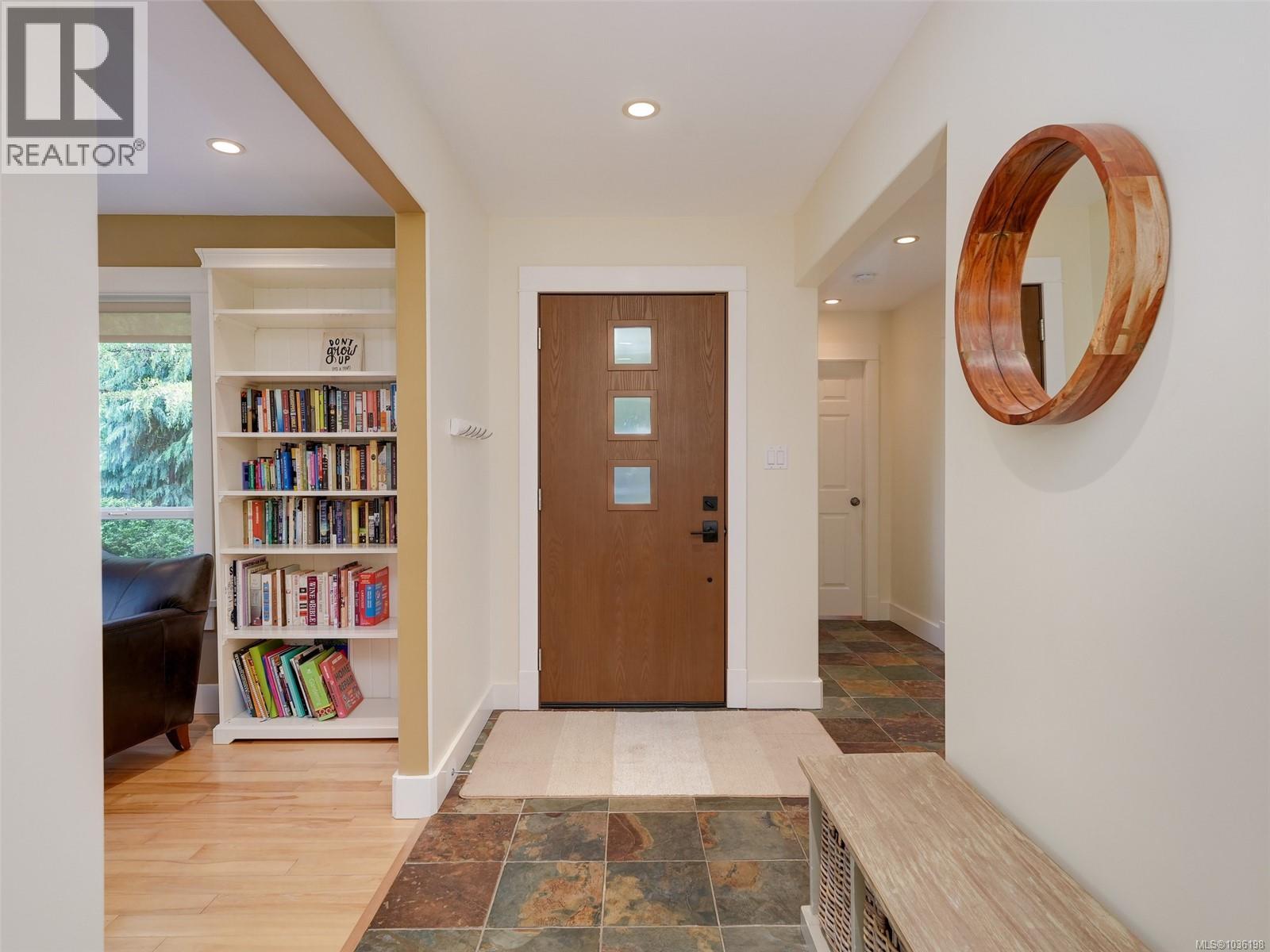  5148 Santa Clara Avenue, Saanich