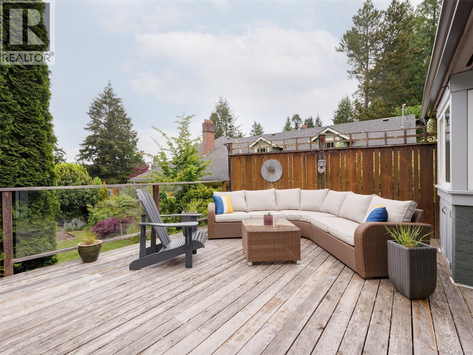  5148 Santa Clara Avenue, Saanich