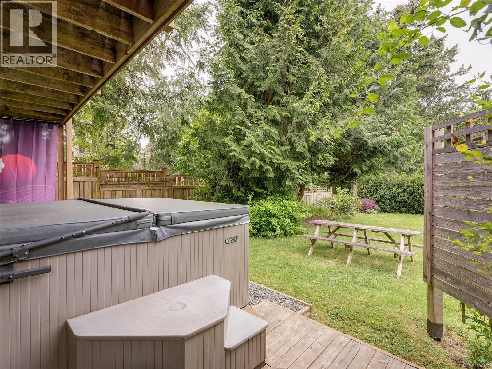  5148 Santa Clara Avenue, Saanich