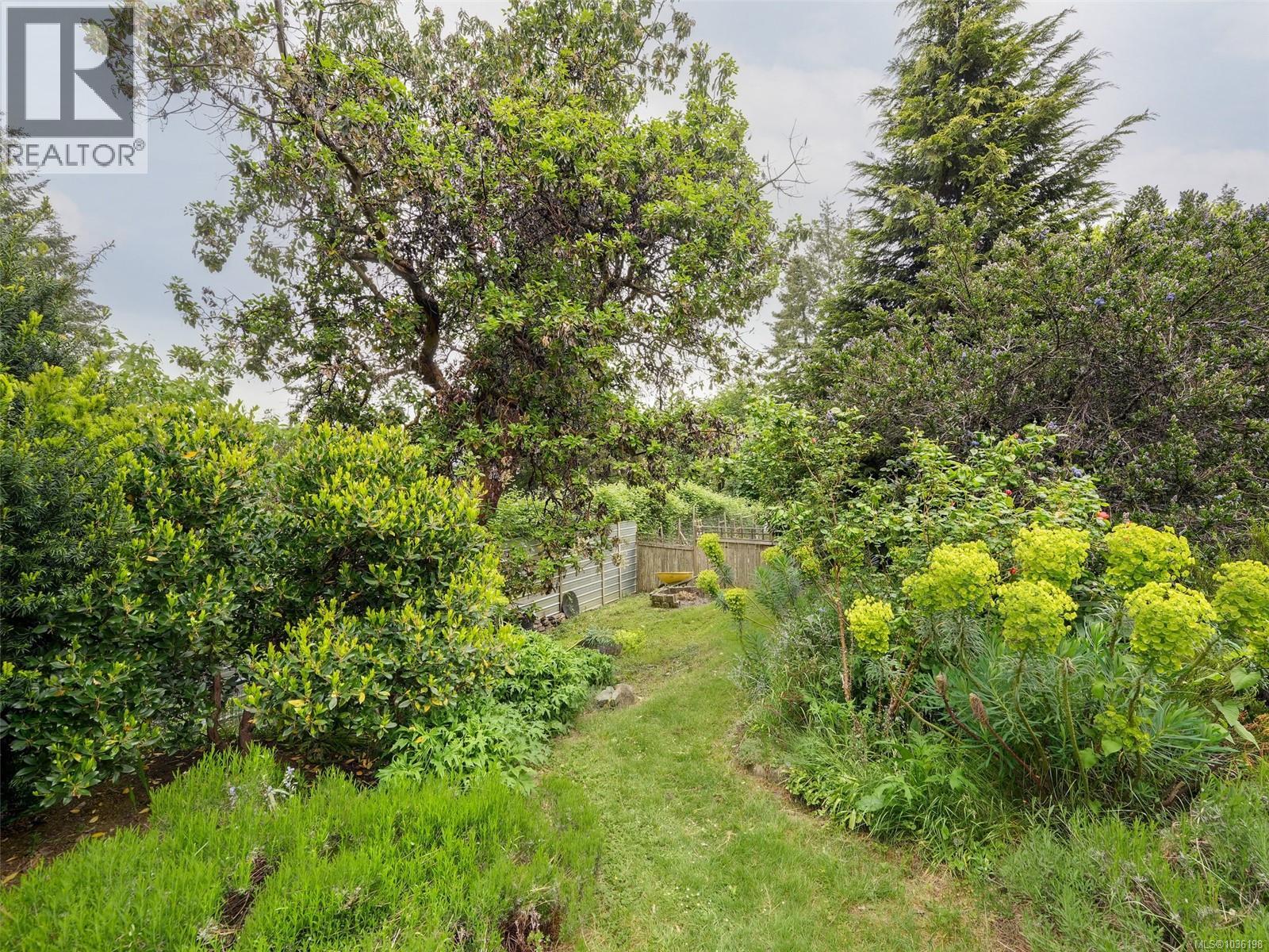  5148 Santa Clara Avenue, Saanich