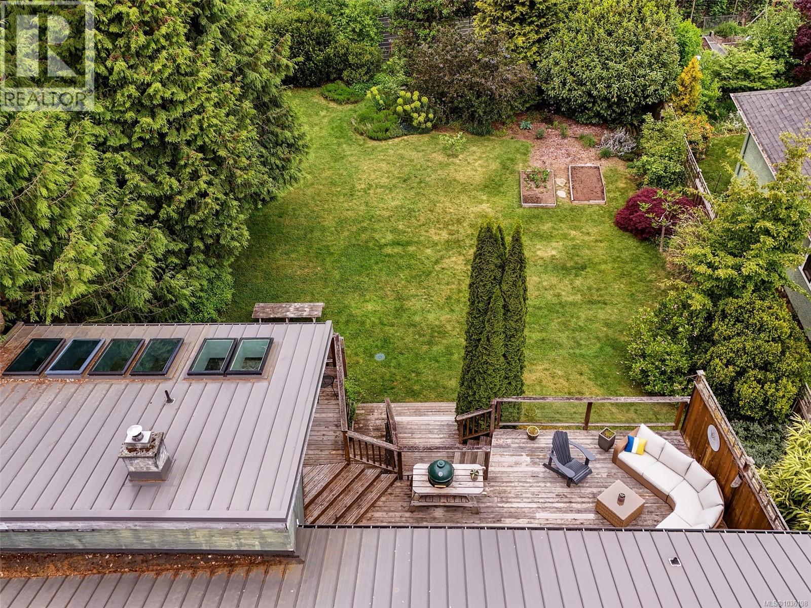  5148 Santa Clara Avenue, Saanich