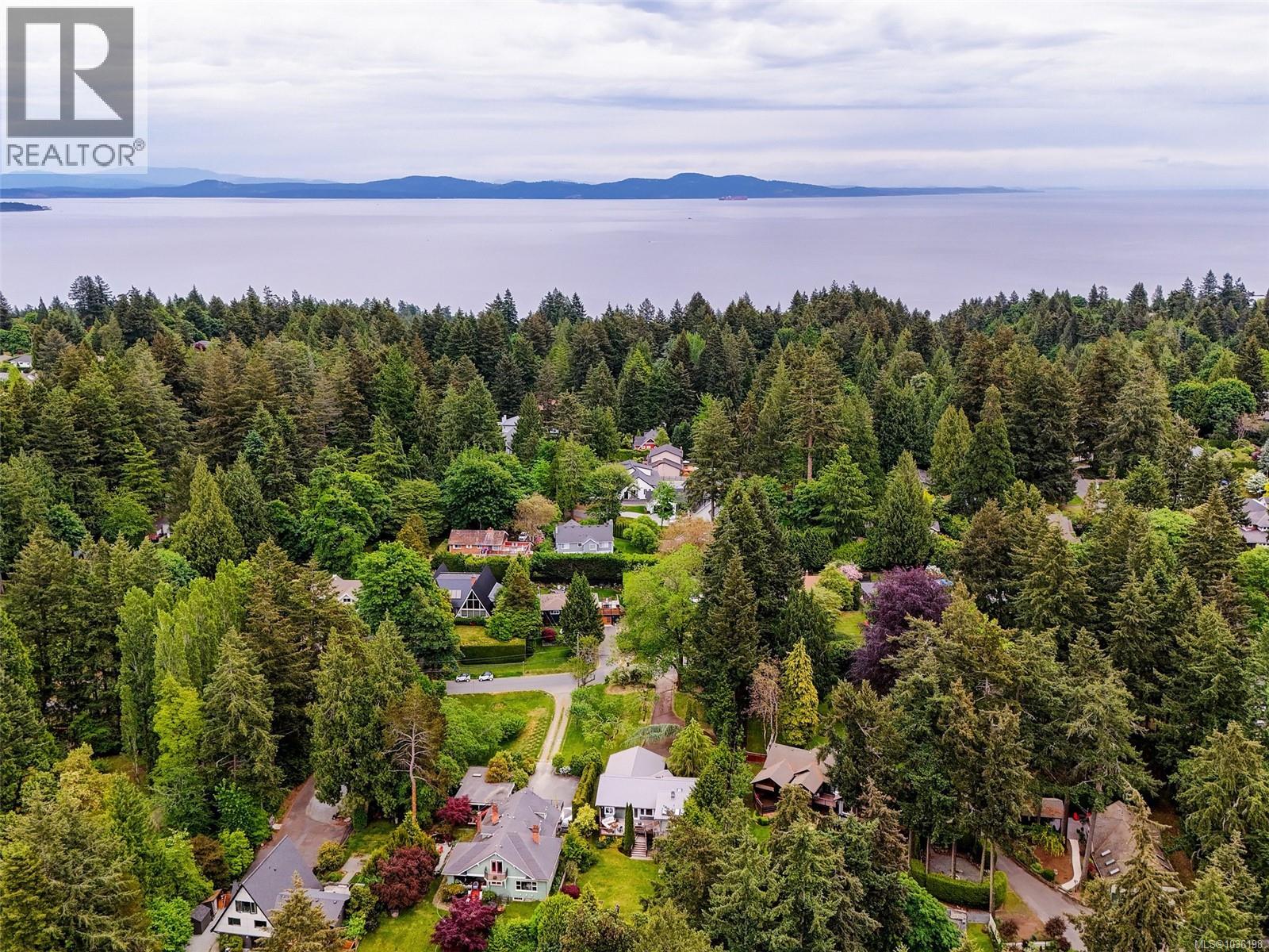  5148 Santa Clara Avenue, Saanich