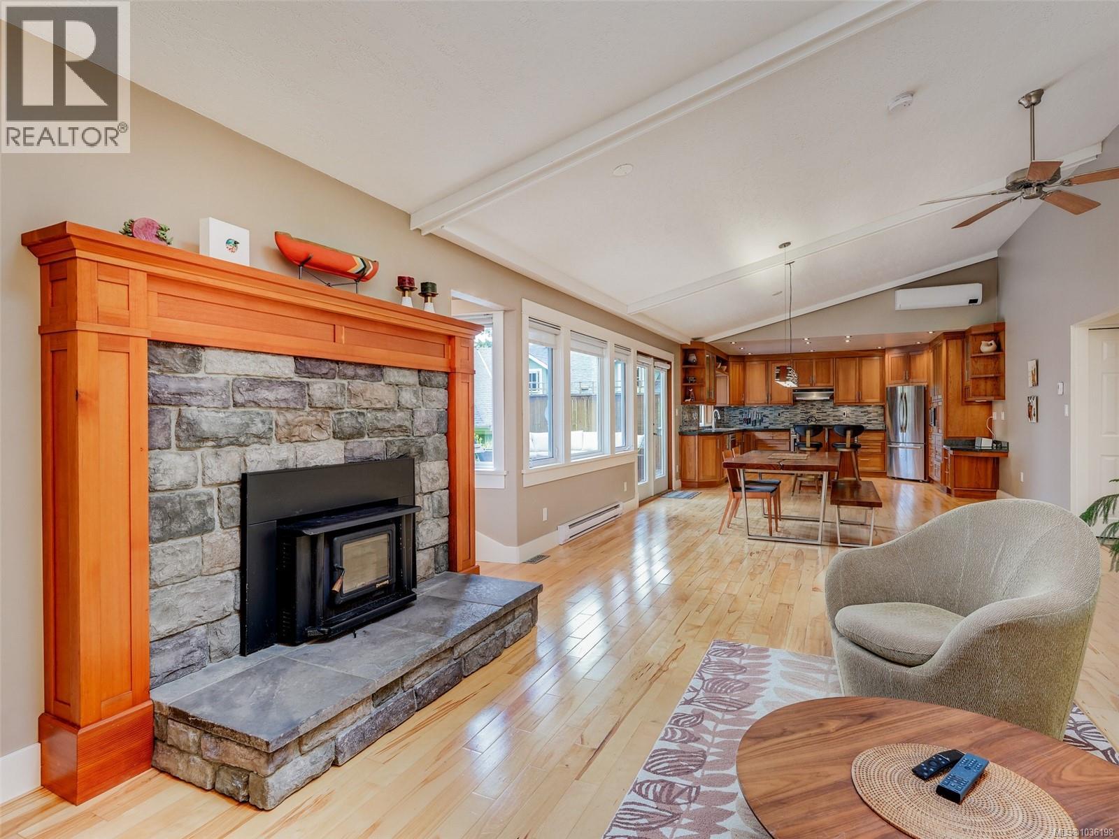  5148 Santa Clara Avenue, Saanich