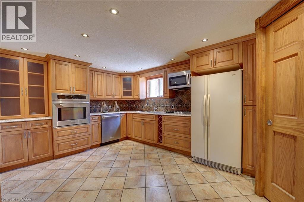 207 CHRISTOPHER Drive - 41